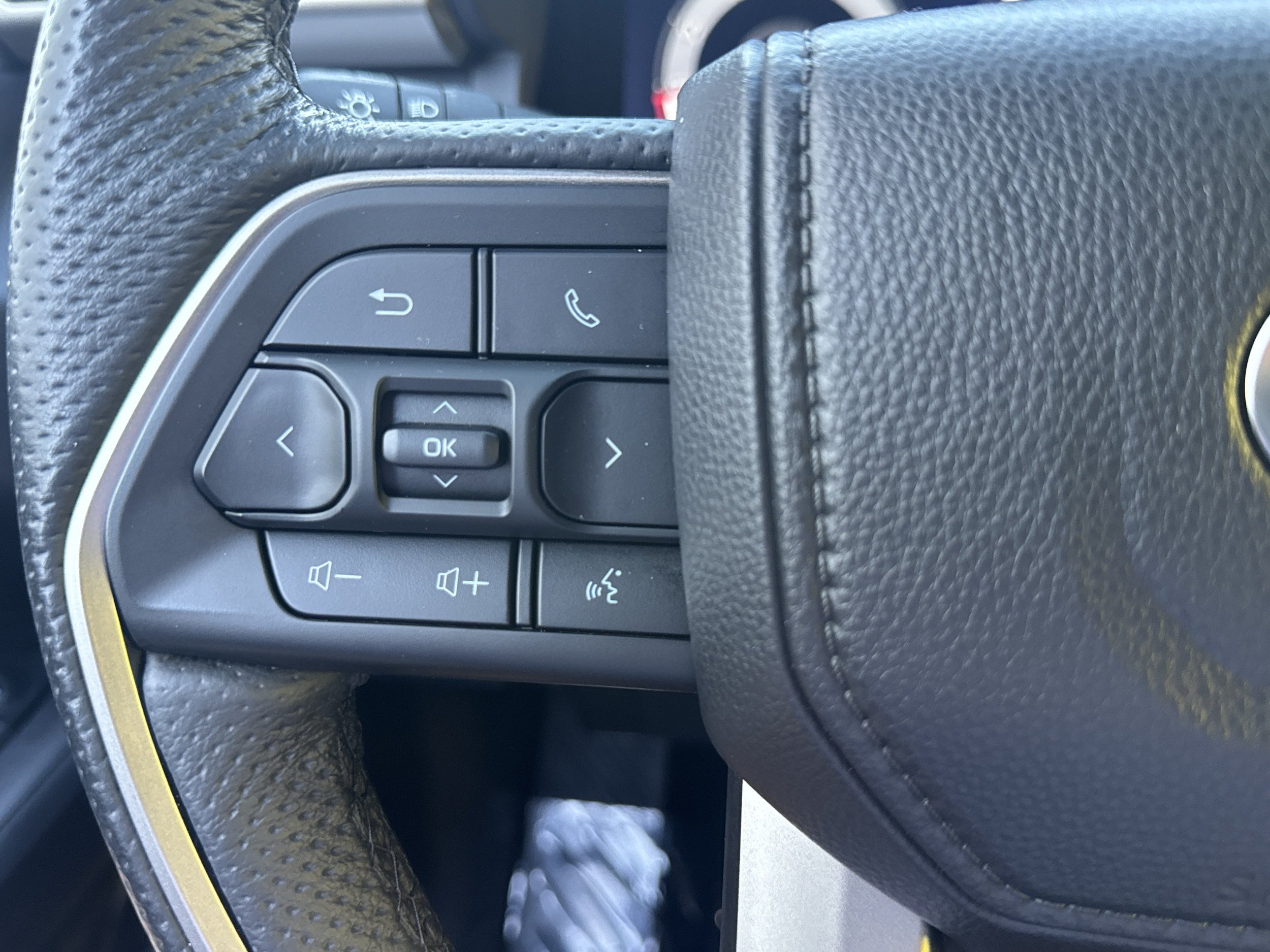 Used 2025 Toyota Tacoma TRD Off-Road w/ TRD Off Road Upgrade Package AWD/4WD image 24