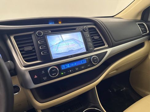 Used 2015 Toyota Highlander XLE FWD image 39