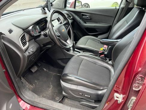 Used 2017 Chevrolet Trax LT w/ Sun & Sound Package image 2