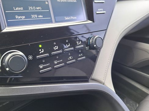 Used 2019 Toyota Camry LE image 15