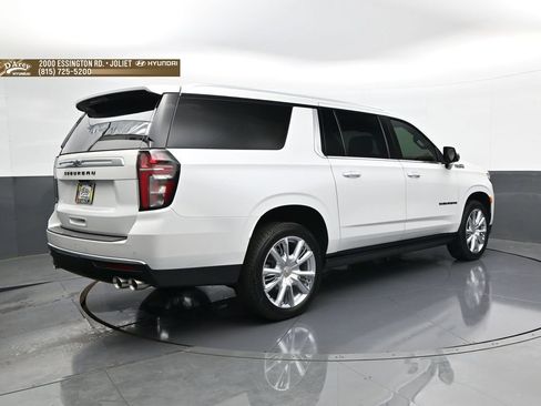 Used 2024 Chevrolet Suburban High Country AWD/4WD image 5