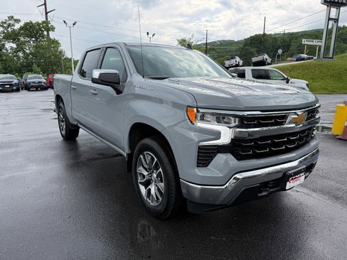 Used 2024 Chevrolet Silverado 1500 LT AWD/4WD image 7