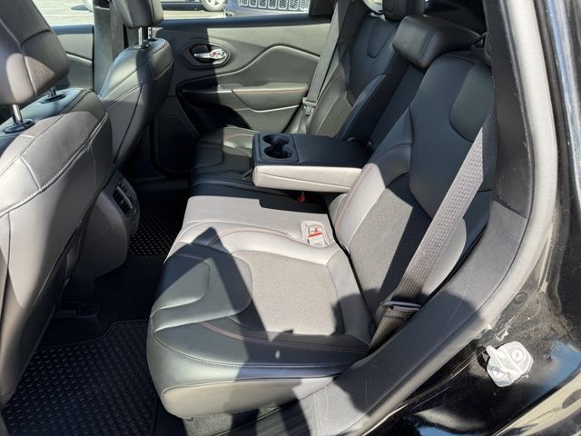 Used 2020 Jeep Cherokee Trailhawk w/ Comfort/Convenience Group AWD/4WD image 13