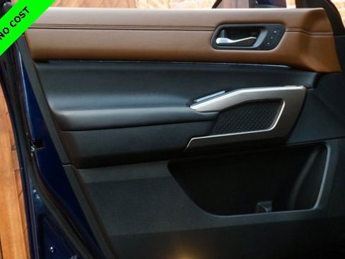 Used 2022 Nissan Pathfinder Platinum w/ Cargo Package image 31