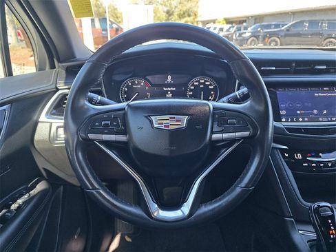Used 2023 Cadillac XT6 Luxury image 13