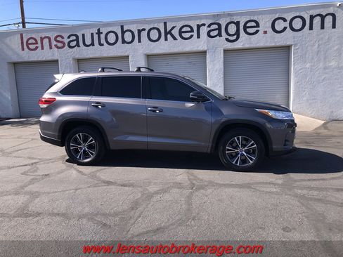 Used 2017 Toyota Highlander Plus image 1