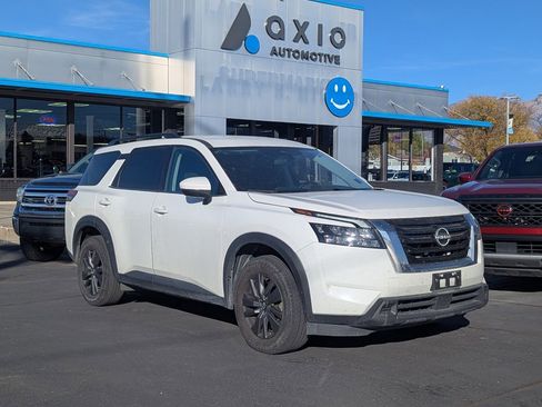 Used 2023 Nissan Pathfinder SV AWD/4WD image 1