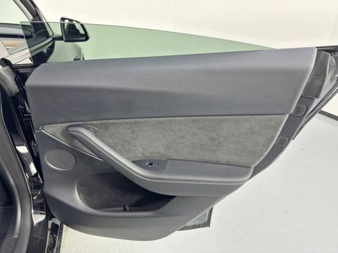 Used 2024 Tesla Model Y 2WD image 45