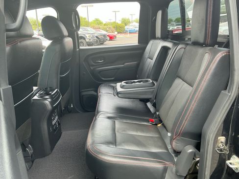 Used 2021 Nissan Titan PRO-4X w/ Pro-4x Convenience Package AWD/4WD image 17