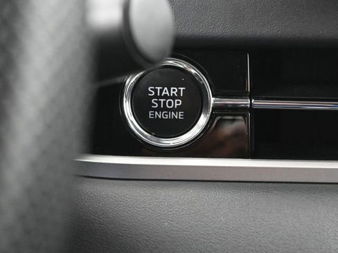 Used 2024 Mitsubishi Outlander SE image 18