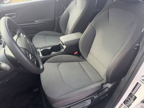 Used 2025 Kia K4 LXS FWD image 35