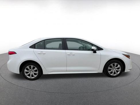 Used 2025 Toyota Corolla LE image 16