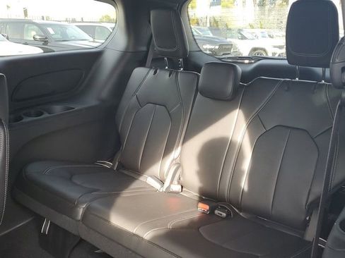 New 2026 Chrysler Pacifica Select image 14