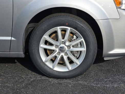 Used 2019 Dodge Grand Caravan SXT image 24