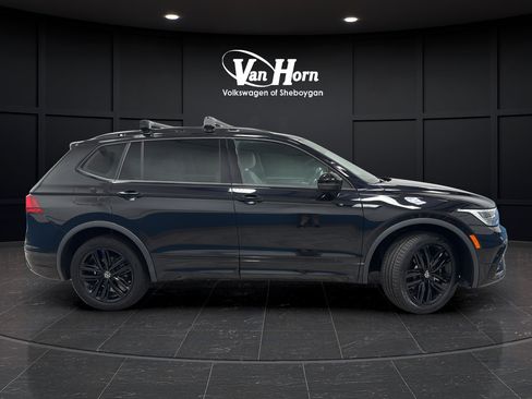 Used 2022 Volkswagen Tiguan SE R-Line AWD/4WD image 8