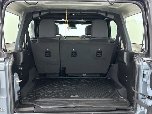Used 2024 Jeep Wrangler Unlimited Rubicon w/ Convenience Group AWD/4WD image 22