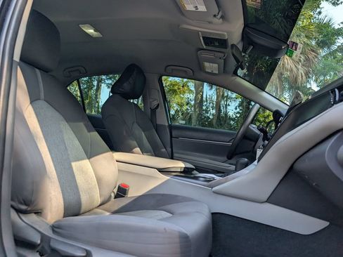 Used 2021 Toyota Camry LE FWD image 14