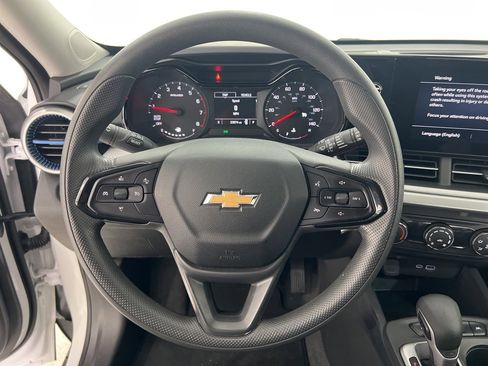 Used 2025 Chevrolet Trax LS image 10