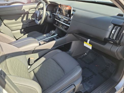 Used 2025 Nissan Pathfinder SV image 19