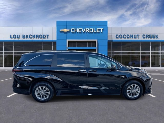 Used 2026 Toyota Sienna XLE FWD image 9