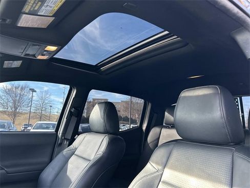 Used 2019 Toyota Tacoma TRD Sport image 21