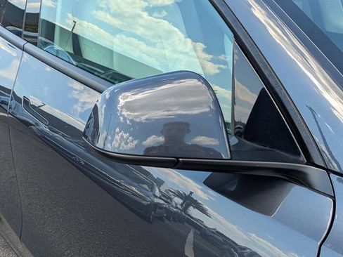 Used 2024 Tesla Model Y Long Range AWD/4WD image 4