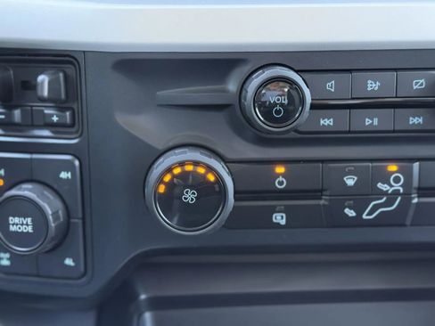 Used 2024 Ford F350 XLT w/ FX4 Off-Road Package image 38