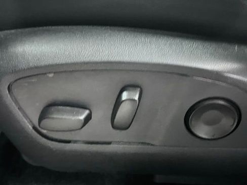 Used 2024 GMC Acadia Elevation image 25