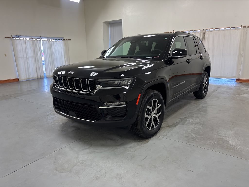 Used 2024 Jeep Grand Cherokee Limited AWD/4WD image 4