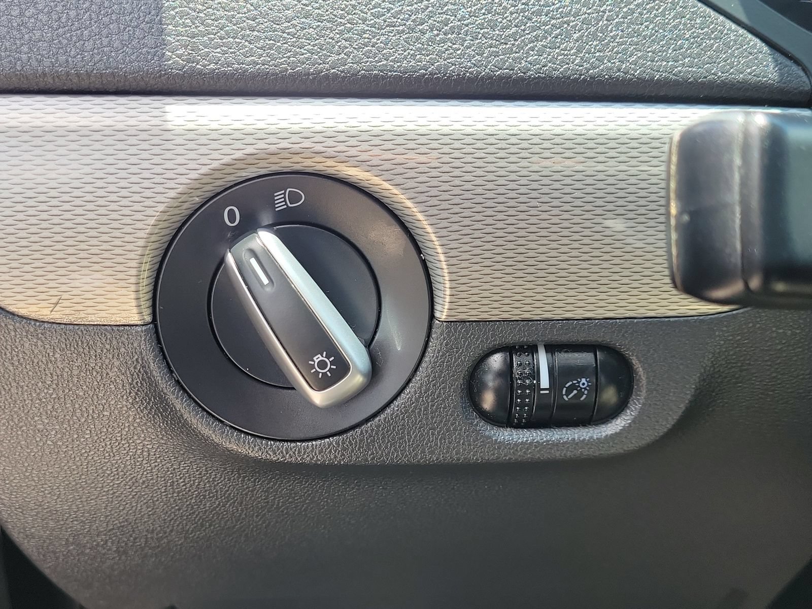 Used 2018 Volkswagen Jetta SE FWD image 14