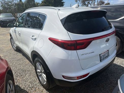 Used 2018 Kia Sportage LX w/ LX Technology Package AWD/4WD image 4