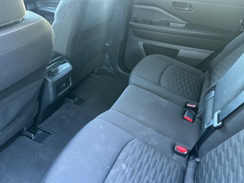 Used 2025 Nissan Pathfinder SV AWD/4WD image 13
