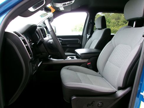Used 2025 RAM 1500 Big Horn AWD/4WD image 13