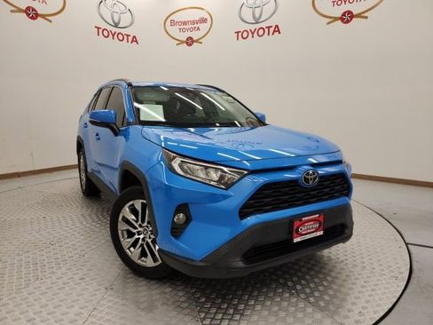 Used 2021 Toyota RAV4 XLE Premium image 1