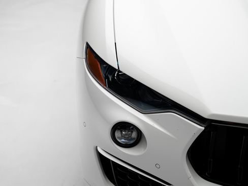 Used 2022 Maserati Levante GT AWD/4WD image 12