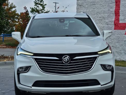 Used 2024 Buick Enclave Premium image 2