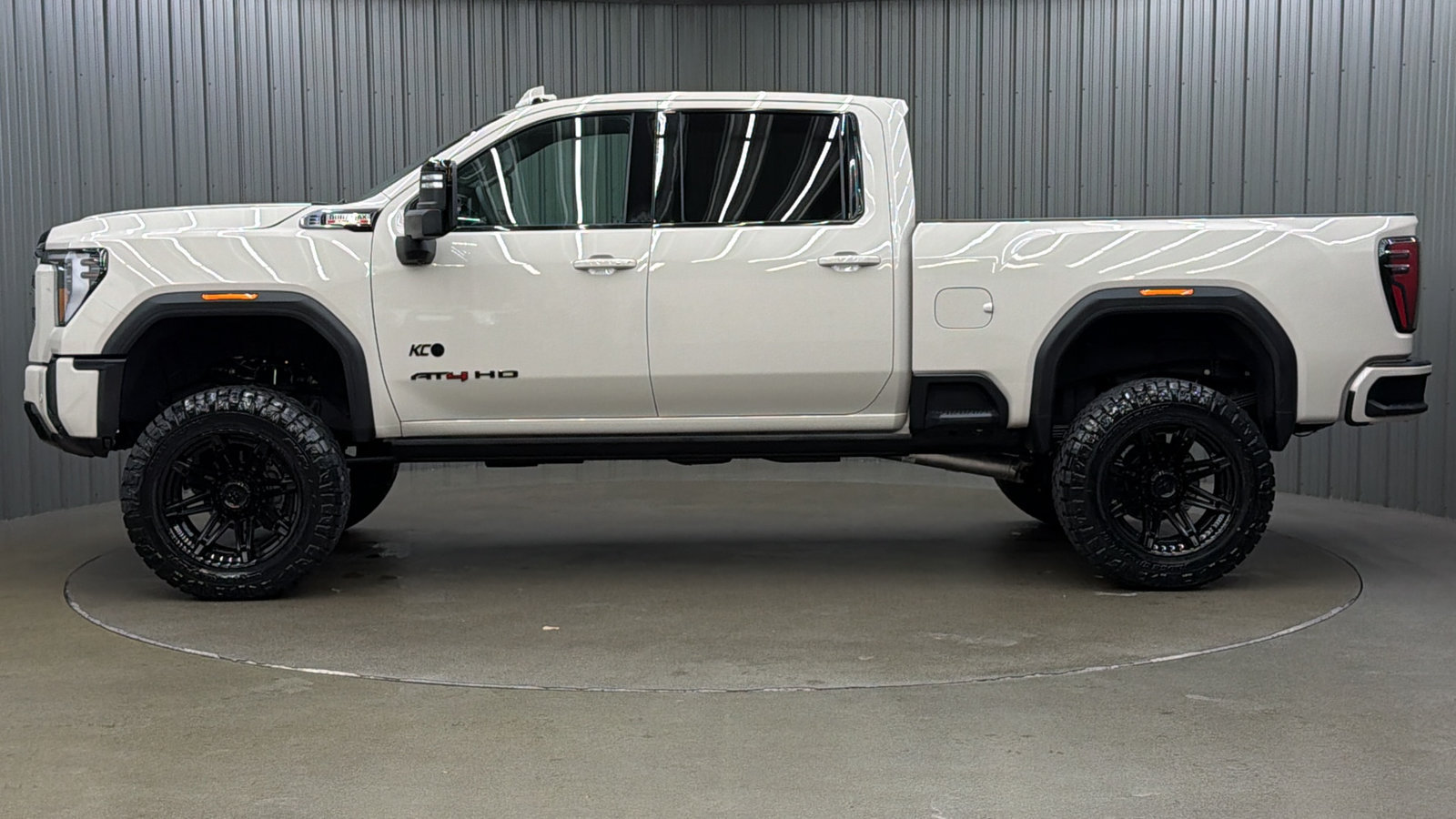 Used 2026 GMC Sierra 2500 AT4 w/ AT4 Premium Plus Package AWD/4WD image 2