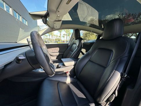 Used 2021 Tesla Model Y Performance image 5