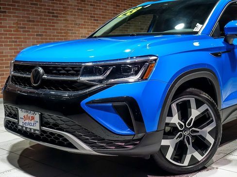 Used 2023 Volkswagen Taos SEL image 4