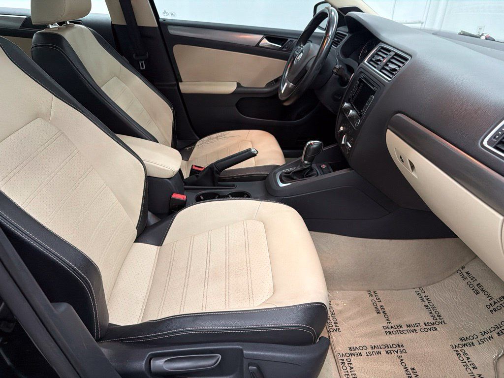 Used 2014 Volkswagen Jetta SEL FWD image 28