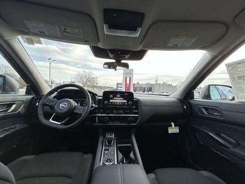 Certified 2025 Nissan Pathfinder SV AWD/4WD image 12