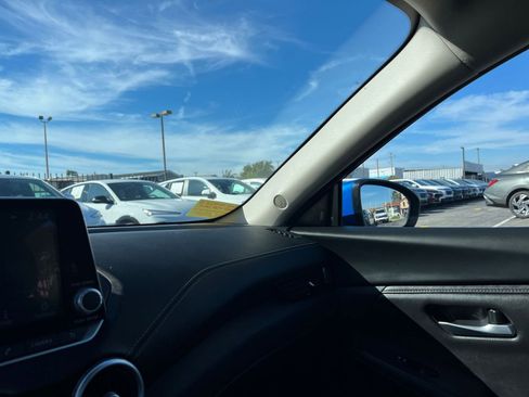 Used 2025 Nissan Sentra SV image 35