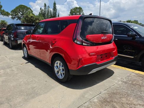 Certified 2025 Kia Soul LX w/ LX Technology Package FWD image 12
