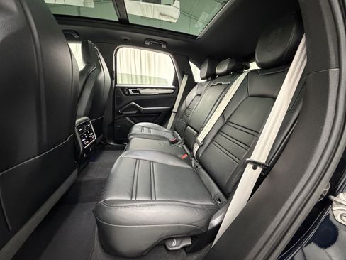Certified 2023 Porsche Cayenne Platinum Edition image 20