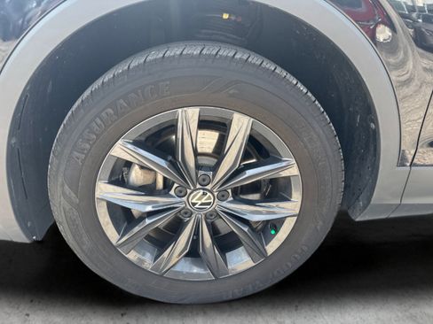 Used 2024 Volkswagen Tiguan SE AWD/4WD image 28