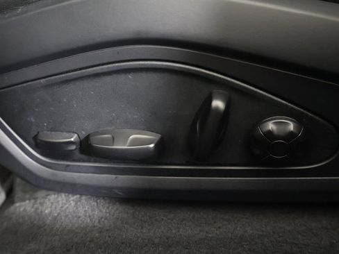 Used 2021 Porsche Taycan Turbo image 36