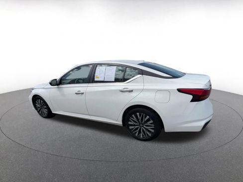 Used 2025 Nissan Altima 2.5 SV image 10