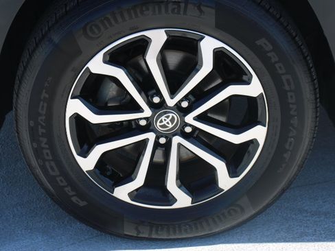 Used 2024 Toyota Corolla Cross AWD Hybrid image 9