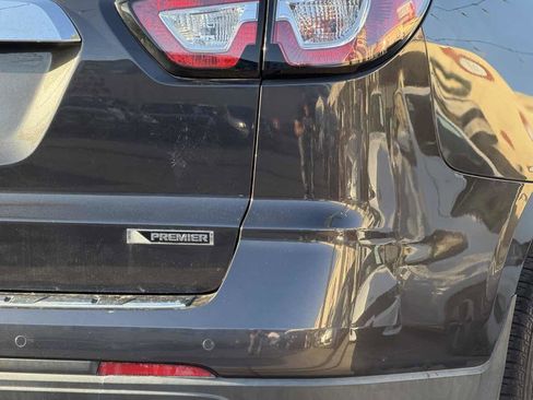 Used 2014 GMC Acadia SLE image 22