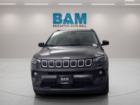 Used 2022 Jeep Compass Latitude image 2